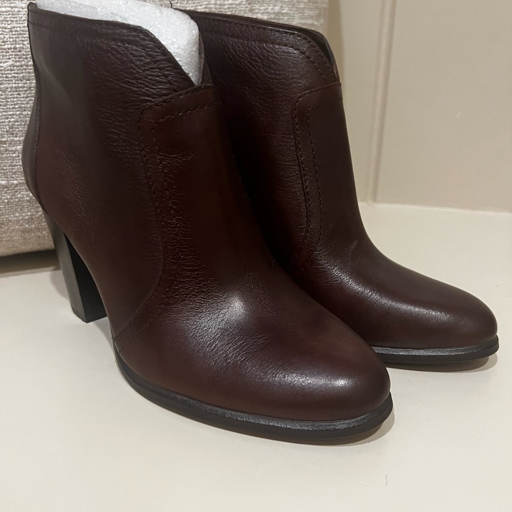 Vince Camuto leather Booties